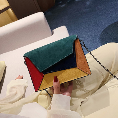 Καθημερινή γυναικεία τσάντα από οικολογικό δέρμα με γεωμετρικά σχήματα και μεταλλική λαβή