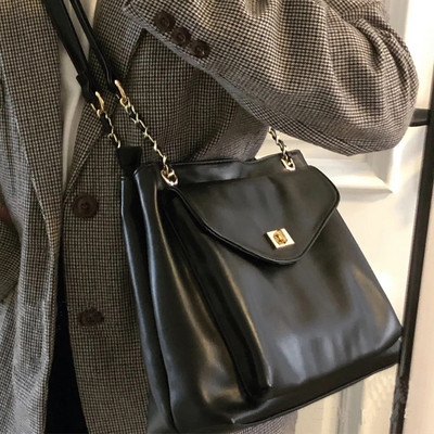 Γυναικεία τσάντα ώμου φθινοπώρου-χειμερινή από οικολογικό δέρμα με μπροστινή τσέπη 