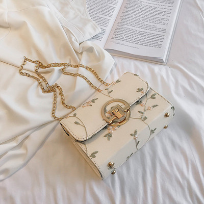 Geanta casual dama cu lant lung si broderie