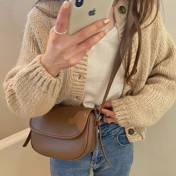 Σύγχρονη γυναικεία τσάντα από οικολογικό δέρμα με ρυθμιζόμενη λαβή