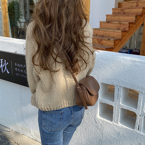 Σύγχρονη γυναικεία τσάντα από οικολογικό δέρμα με ρυθμιζόμενη λαβή