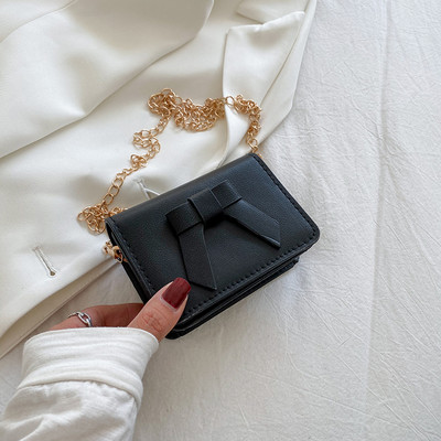 Sieviešu ādas soma ar metāla aizdari un lentes rotājumu - divi izmēri