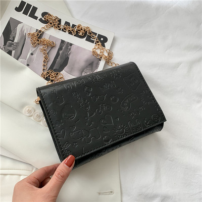 Vienkrāsaina sieviešu soma no eko ādas ar metāla rokturi