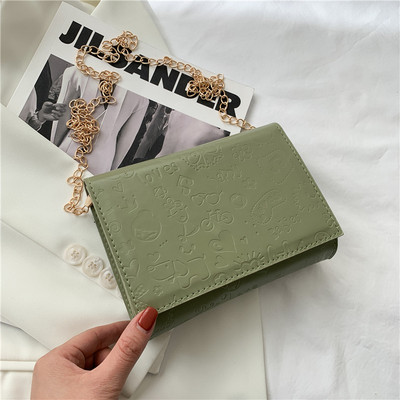 Vienkrāsaina sieviešu soma no eko ādas ar metāla rokturi