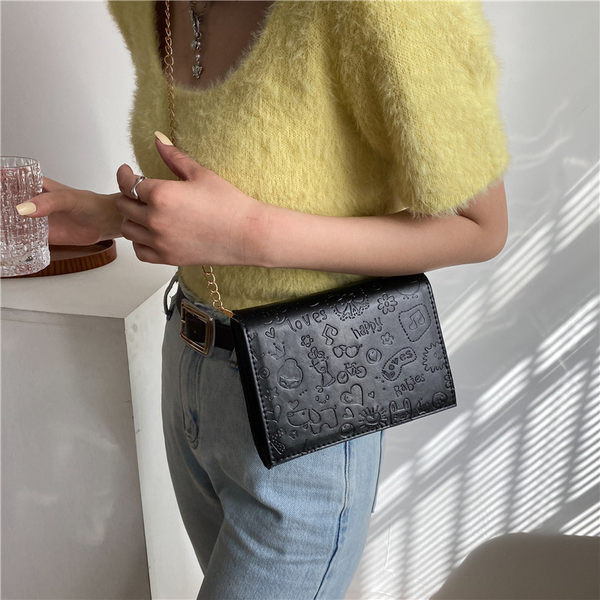 Vienkrāsaina sieviešu soma no eko ādas ar metāla rokturi