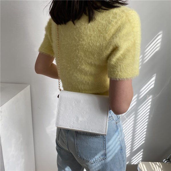 Vienkrāsaina sieviešu soma no eko ādas ar metāla rokturi