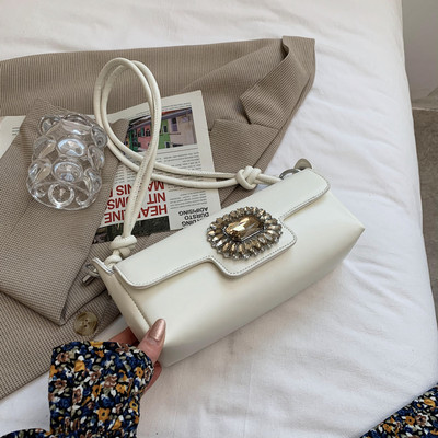 Geantă mică dreptunghiulară decorată cu pietre