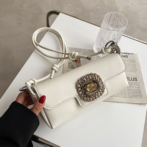 Geantă mică dreptunghiulară decorată cu pietre