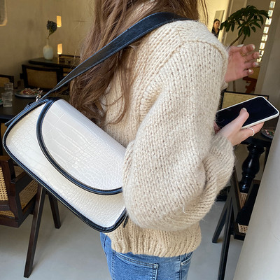 Γυναικεία τσάντα ώμου νέο μοντέλο από οικολογικό δέρμα - δύο χρώματα