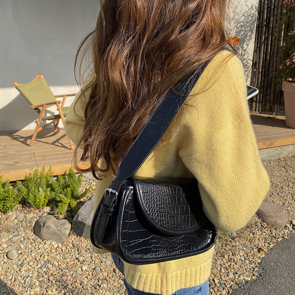 Γυναικεία τσάντα ώμου νέο μοντέλο από οικολογικό δέρμα - δύο χρώματα