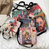 Γυναικεία τσάντα με απλικέ χρώμα και μακρύ ρυθμιζόμενο λουράκι