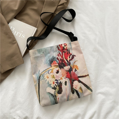 Γυναικεία τσάντα με απλικέ χρώμα και μακρύ ρυθμιζόμενο λουράκι