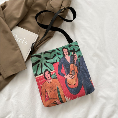 Γυναικεία τσάντα με απλικέ χρώμα και μακρύ ρυθμιζόμενο λουράκι