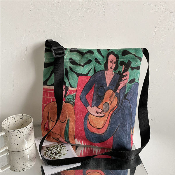 Γυναικεία τσάντα με απλικέ χρώμα και μακρύ ρυθμιζόμενο λουράκι