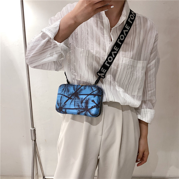 Καθημερινή γυναικεία τσάντα με φερμουάρ και ρυθμιζόμενη λαβή