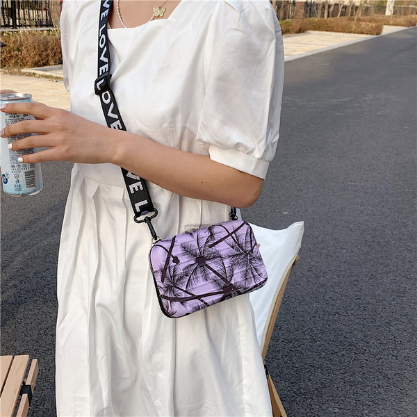 Καθημερινή γυναικεία τσάντα με φερμουάρ και ρυθμιζόμενη λαβή