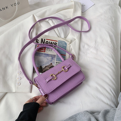 Γυναικεία έκο δερμάτινη τσάντα με μεταλλική διακόσμηση - δύο λαβές