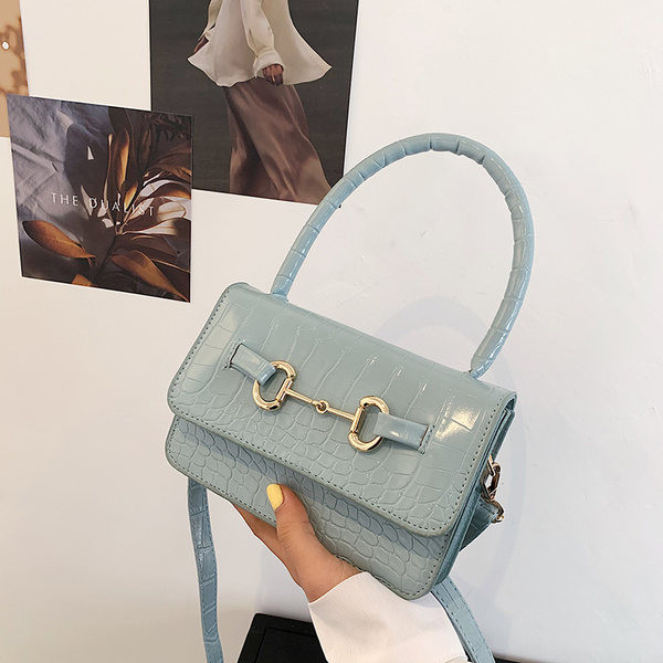 Γυναικεία έκο δερμάτινη τσάντα με μεταλλική διακόσμηση - δύο λαβές