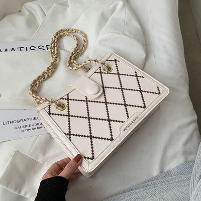 Μικρή οικολογική δερμάτινη τσάντα με μεταλλική λαβή