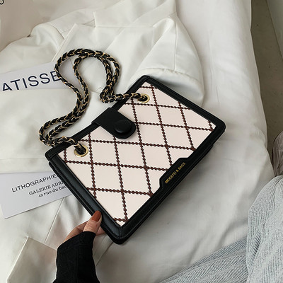 Μικρή οικολογική δερμάτινη τσάντα με μεταλλική λαβή