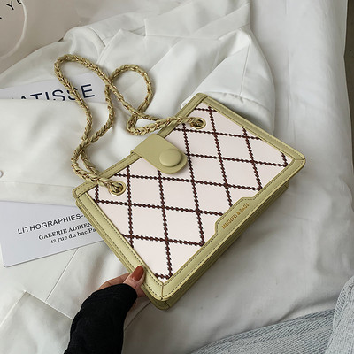 Μικρή οικολογική δερμάτινη τσάντα με μεταλλική λαβή