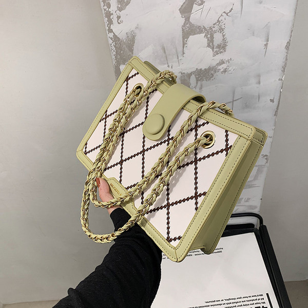 Μικρή οικολογική δερμάτινη τσάντα με μεταλλική λαβή