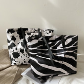 Γυναικεία καθημερινή τσάντα με δύο λαβές