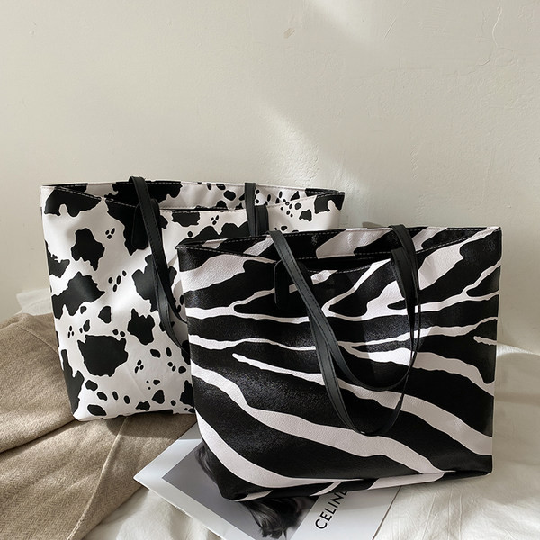 Γυναικεία καθημερινή τσάντα με δύο λαβές