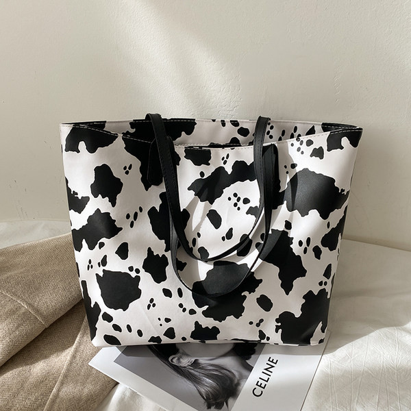 Γυναικεία καθημερινή τσάντα με δύο λαβές