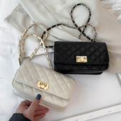 Γυναικεία έκο δερμάτινη τσάντα με μεταλλική στερέωση σε τέσσερα χρώματα