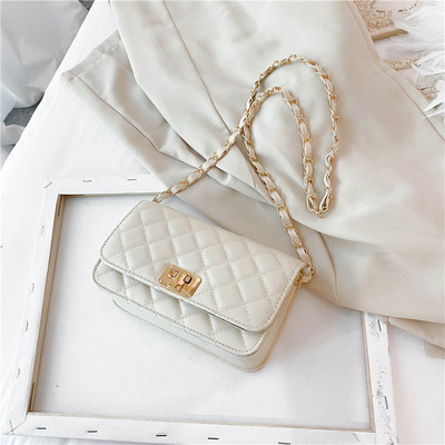 Γυναικεία έκο δερμάτινη τσάντα με μεταλλική στερέωση σε τέσσερα χρώματα