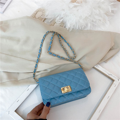 Γυναικεία έκο δερμάτινη τσάντα με μεταλλική στερέωση σε τέσσερα χρώματα