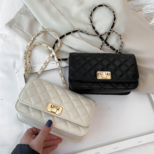 Γυναικεία έκο δερμάτινη τσάντα με μεταλλική στερέωση σε τέσσερα χρώματα