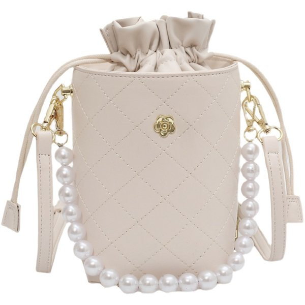 Έκο δερμάτινη τσάντα με στρογγυλό σχήμα και πέρλες