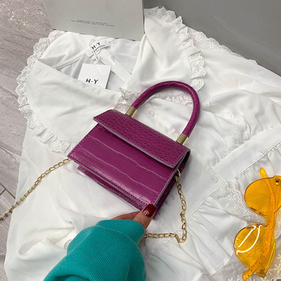 Elegantiška kelių spalvų moteriška rankinė su metalinėmis rankenomis