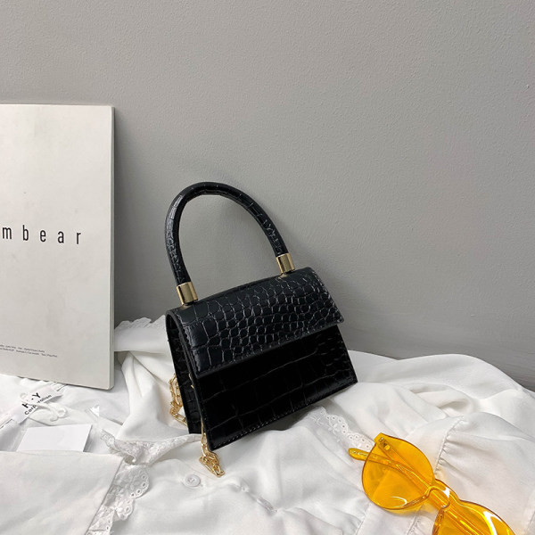 Elegantiška kelių spalvų moteriška rankinė su metalinėmis rankenomis