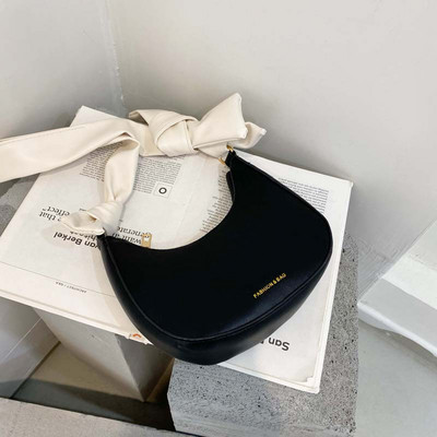 Moderna sieviešu soma ar rāvējslēdzēju - eko āda