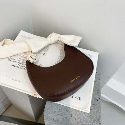 Moderna sieviešu soma ar rāvējslēdzēju - eko āda