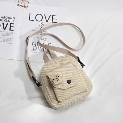 Γυναικεία τσάντα casual με τρισδιάστατο στοιχείο και φερμουάρ