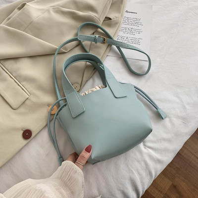 Sieviešu ikdienas soma ar garu rokturi četrās krāsās