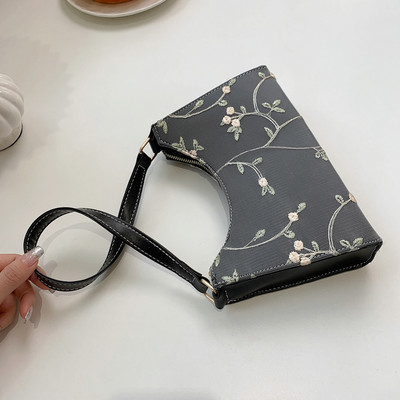 Γυναικεία τσάντα με κεντημένα λουλούδια