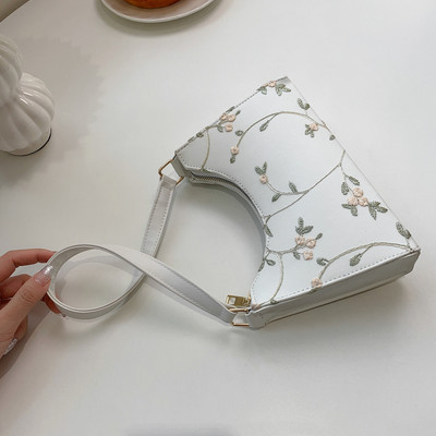 Γυναικεία τσάντα με κεντημένα λουλούδια