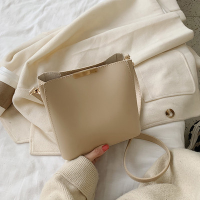 Μοντέρνα τσάντα από οικολογικό δέρμα με μακριά λαβή