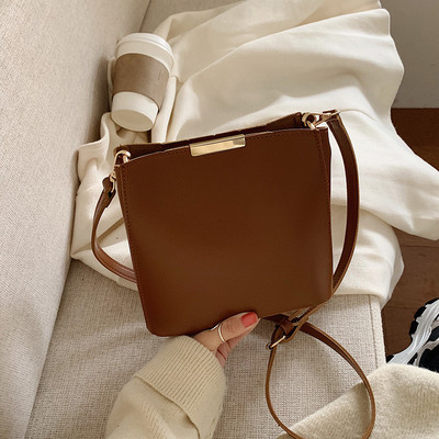 Μοντέρνα τσάντα από οικολογικό δέρμα με μακριά λαβή