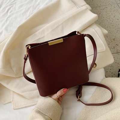 Μοντέρνα τσάντα από οικολογικό δέρμα με μακριά λαβή