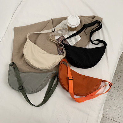 Γυναικεία τσάντα  με φερμουάρ και ρυθμιζόμενη τσάντα