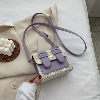 Mūsdienīga sieviešu soma mazā izmērā ar sprādzi un krāsainu rotājumu