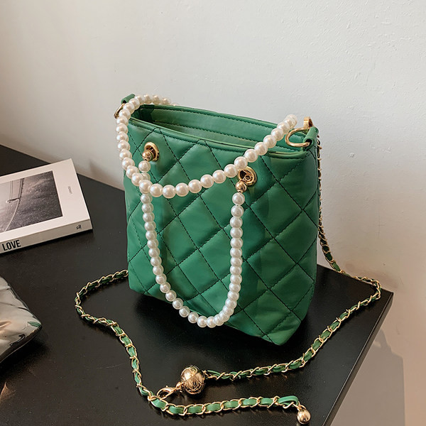 Μικρή έκο δερμάτινη τσάντα με πέρλες