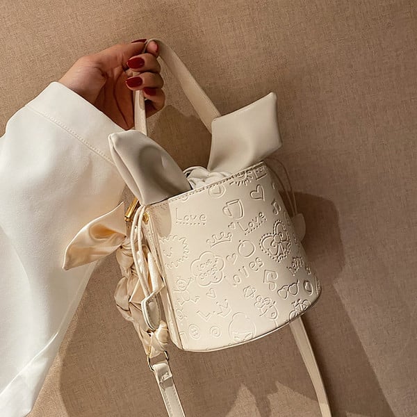 Γυναικεία τσάντα νέο μοντέλο με κορδέλα και μακριά λαβή