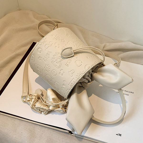 Γυναικεία τσάντα νέο μοντέλο με κορδέλα και μακριά λαβή